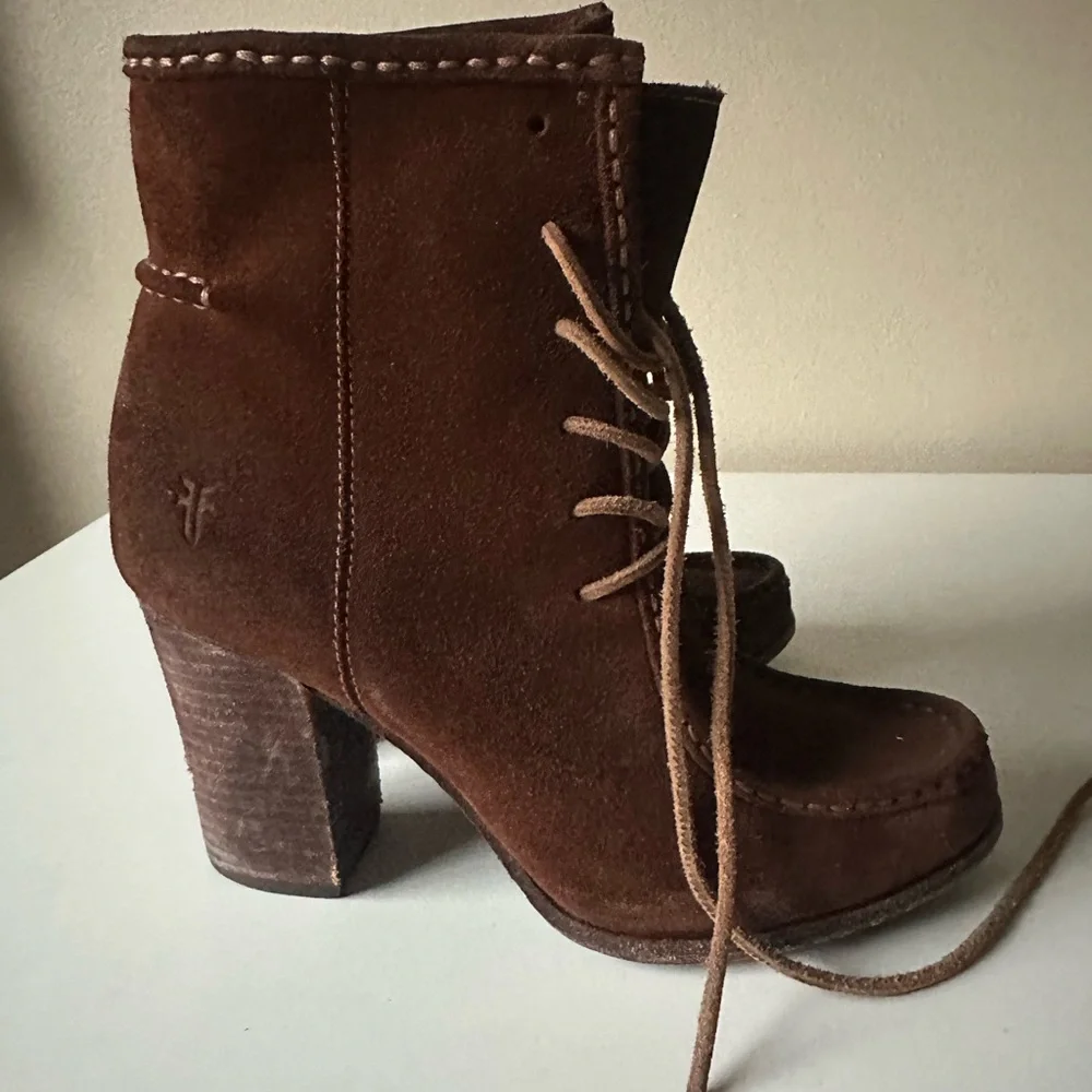 Frye Parker Moc Brown Suede Leather Bootie Rawhide Laces High Heel 8 - Picture 5 of 7